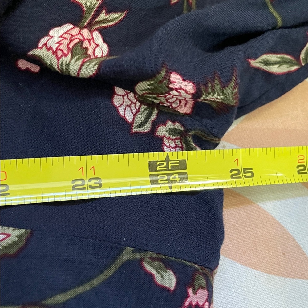 Faded Glory Navy‎ Floral Bell Sleeve Crisscross Back Top size 2X - Picture 12 of 15